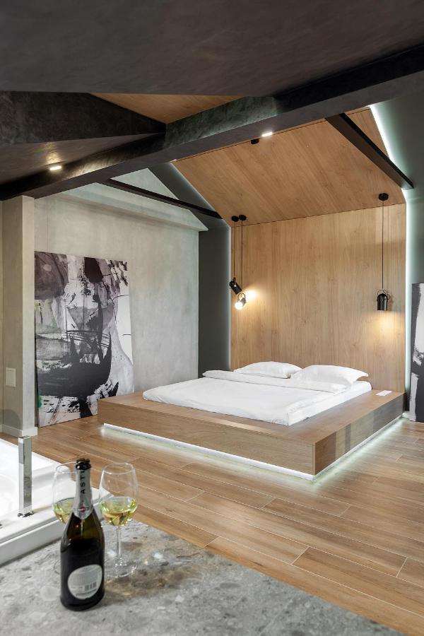 Royal Vip Jacuzzi Apart Lviv Exterior foto