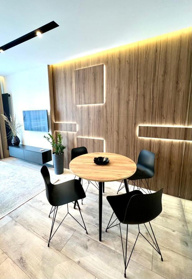 Royal Vip Jacuzzi Apart Lviv Exterior foto