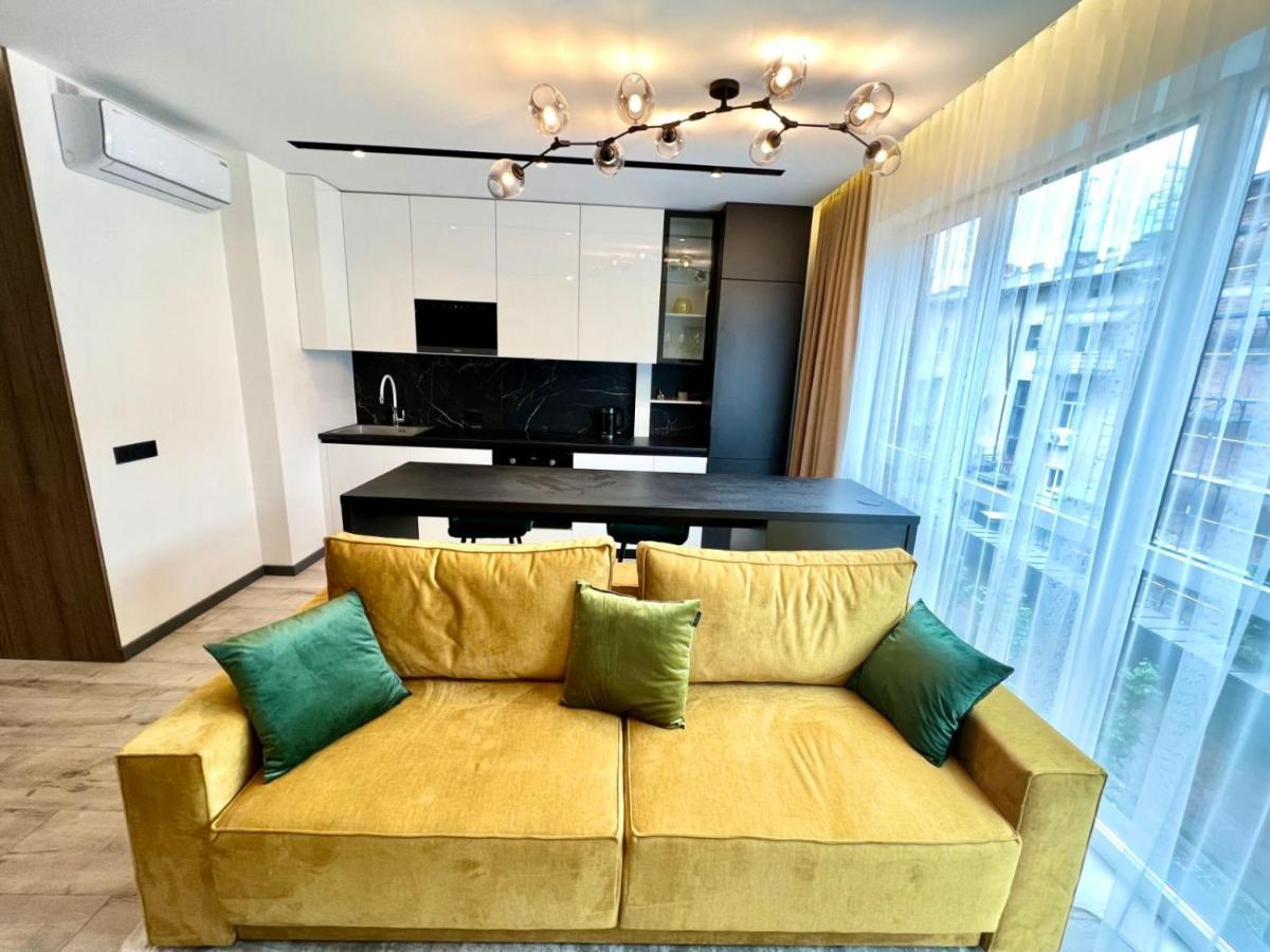 Royal Vip Jacuzzi Apart Lviv Exterior foto