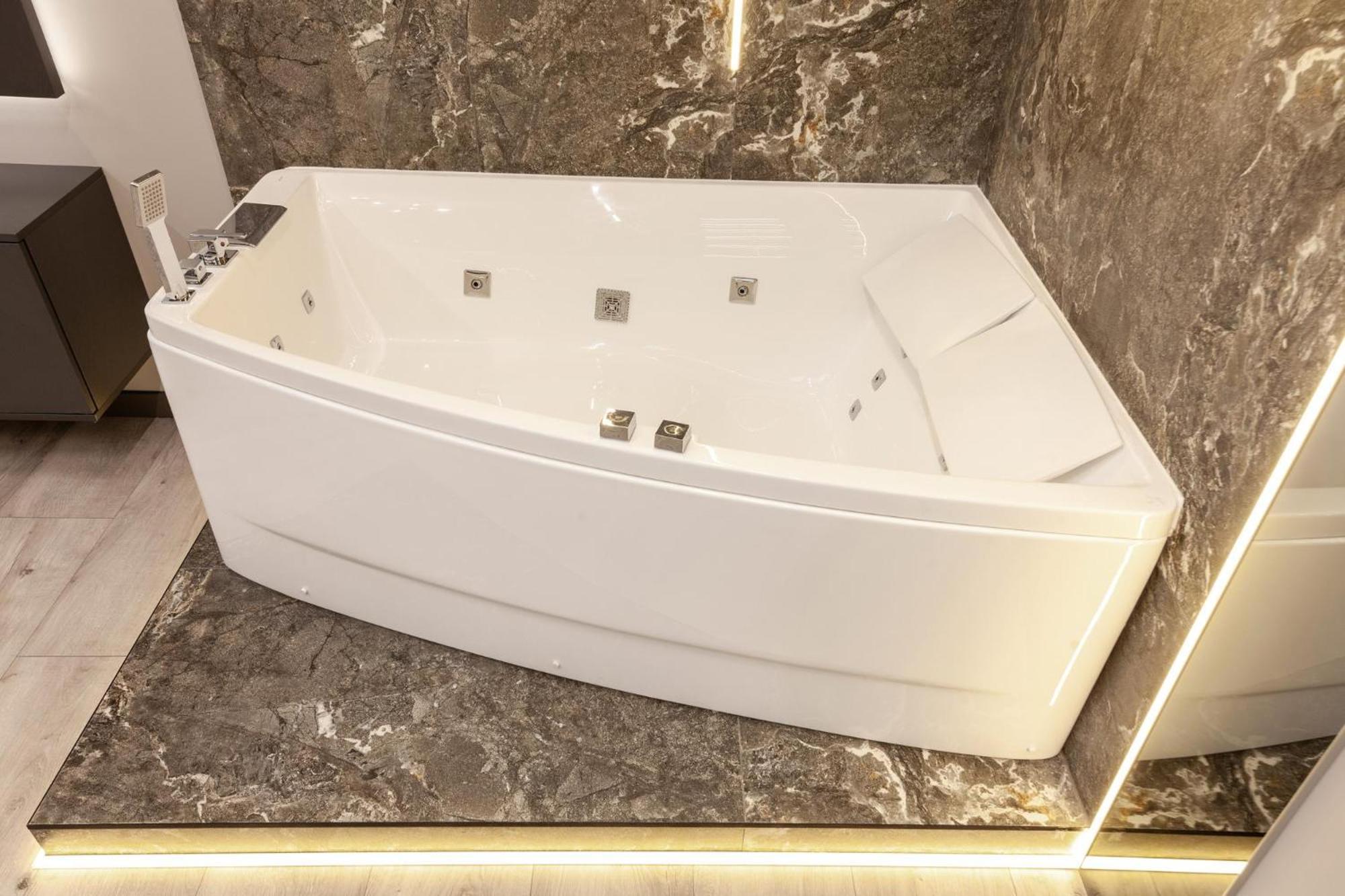 Royal Vip Jacuzzi Apart Lviv Exterior foto